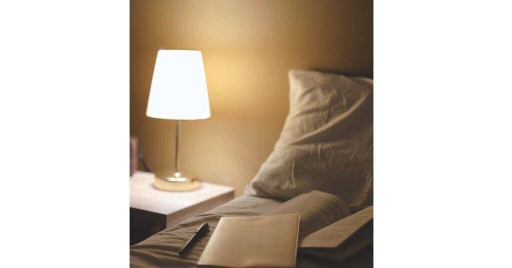 復職前 不安で眠れない夜を過ごすイメージ