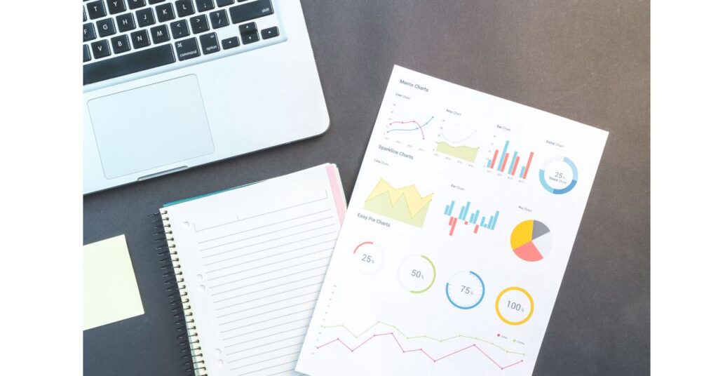 時短勤務のスケジュールを確認するデスク風景