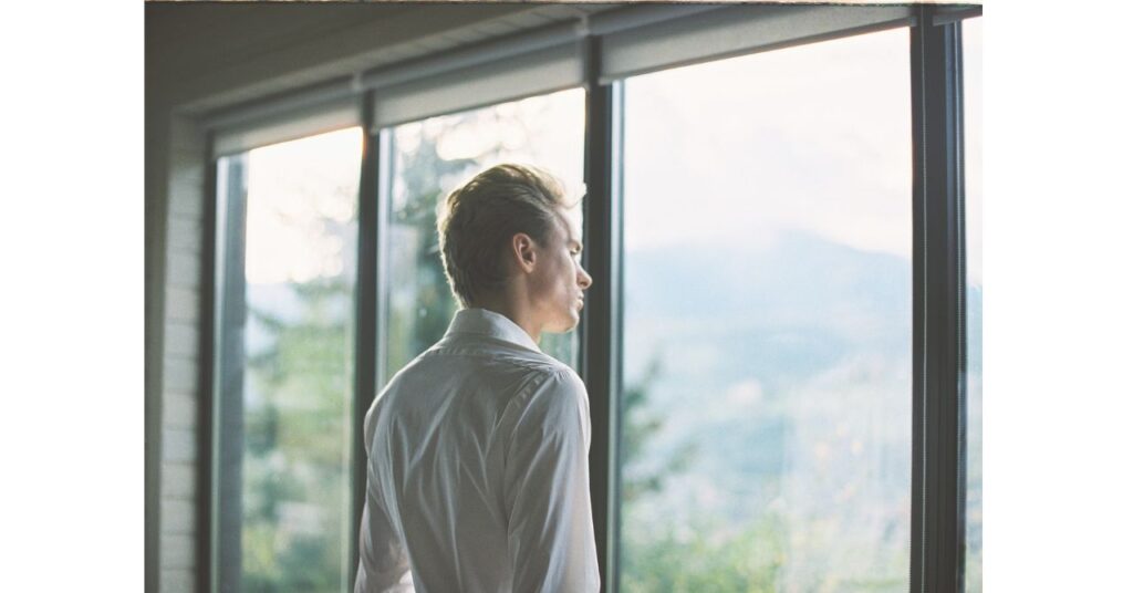 仕事を休んで気持ちを切り替える中間管理職の姿